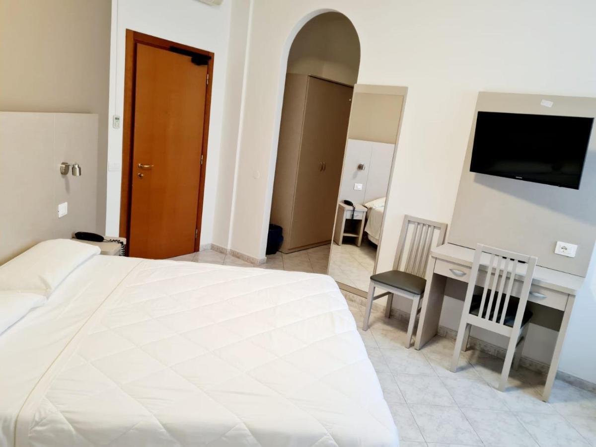 Hotel San Marco Песаро Екстериор снимка
