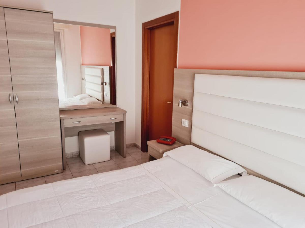 Hotel San Marco Песаро Екстериор снимка