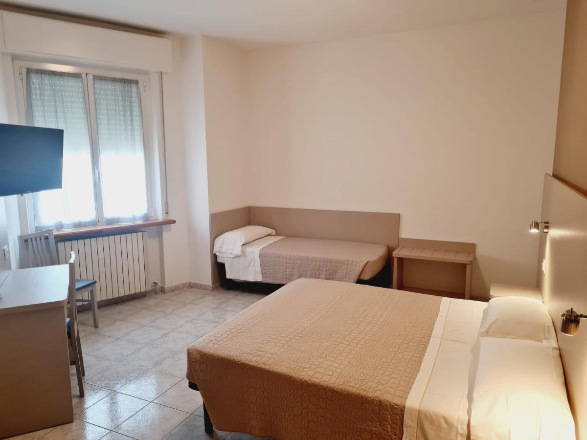Hotel San Marco Песаро Екстериор снимка