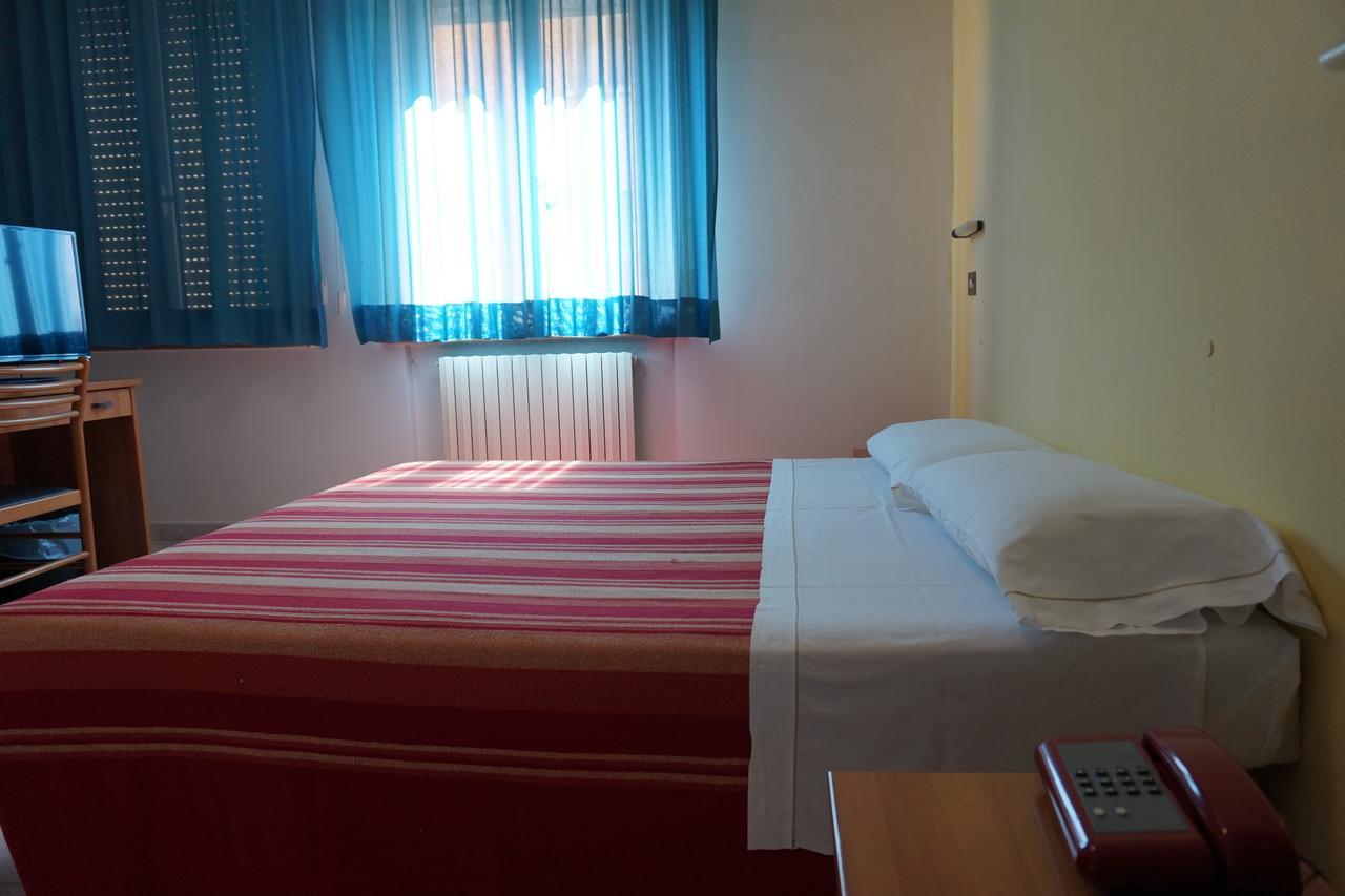 Hotel San Marco Песаро Екстериор снимка