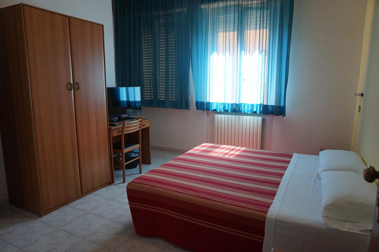 Hotel San Marco Песаро Екстериор снимка