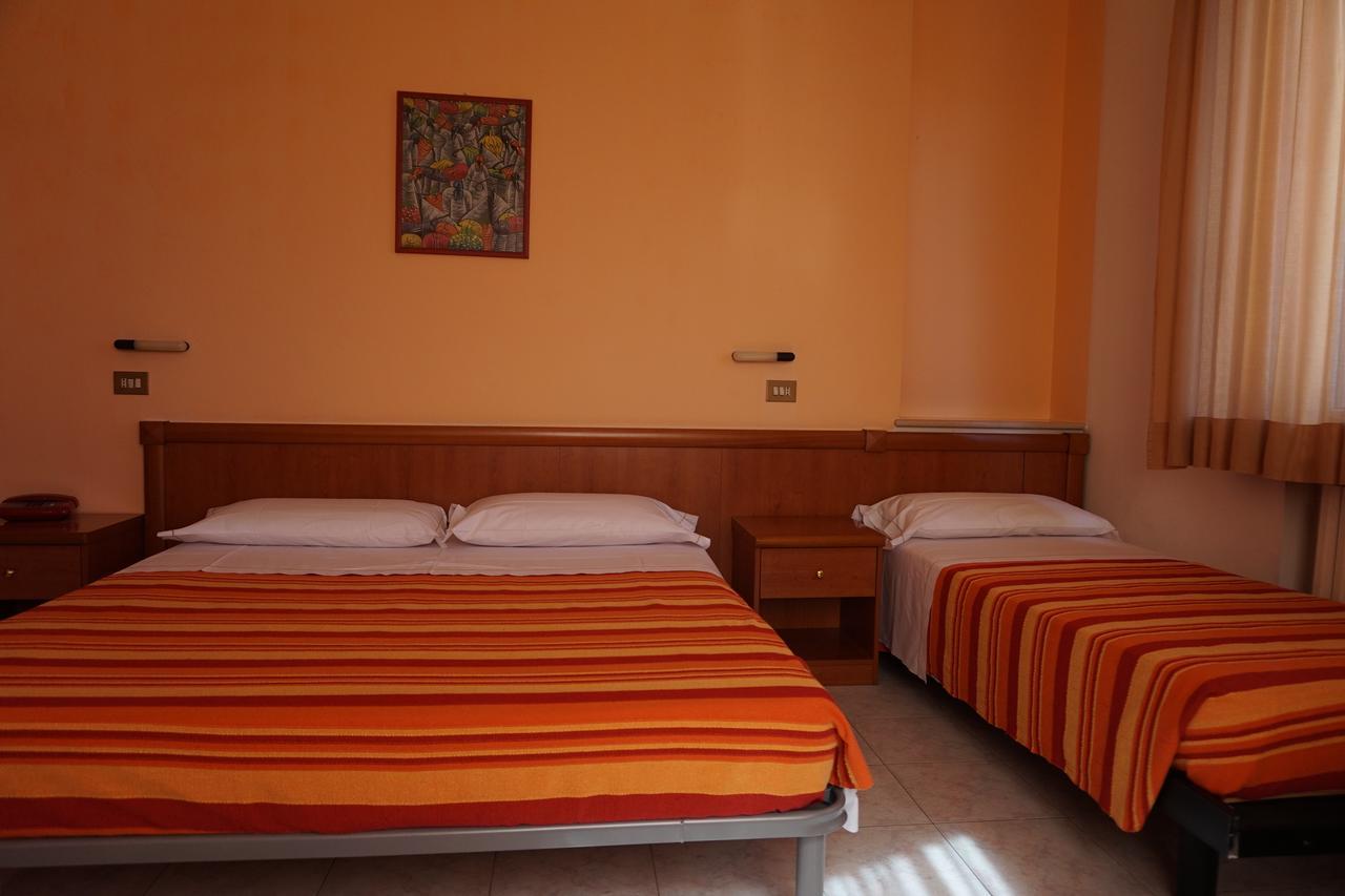 Hotel San Marco Песаро Екстериор снимка
