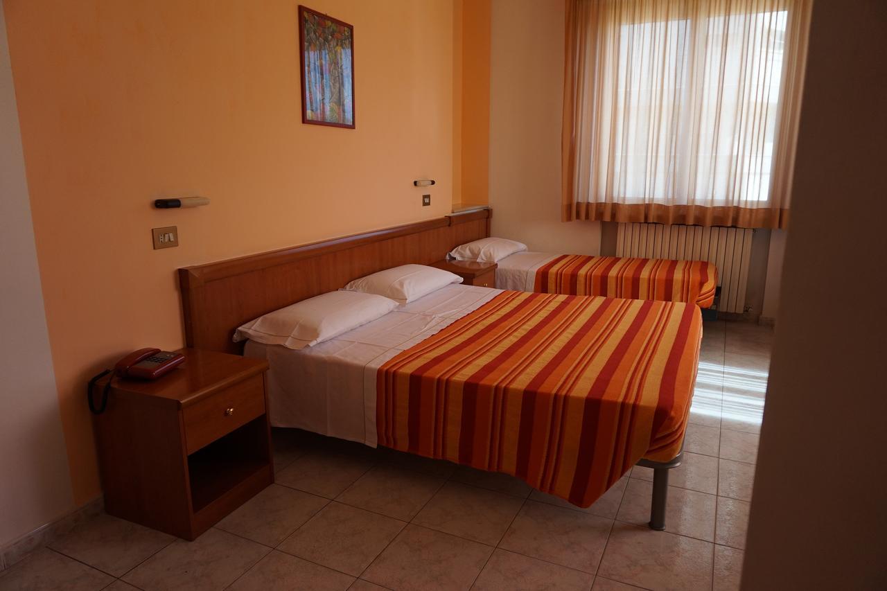 Hotel San Marco Песаро Екстериор снимка